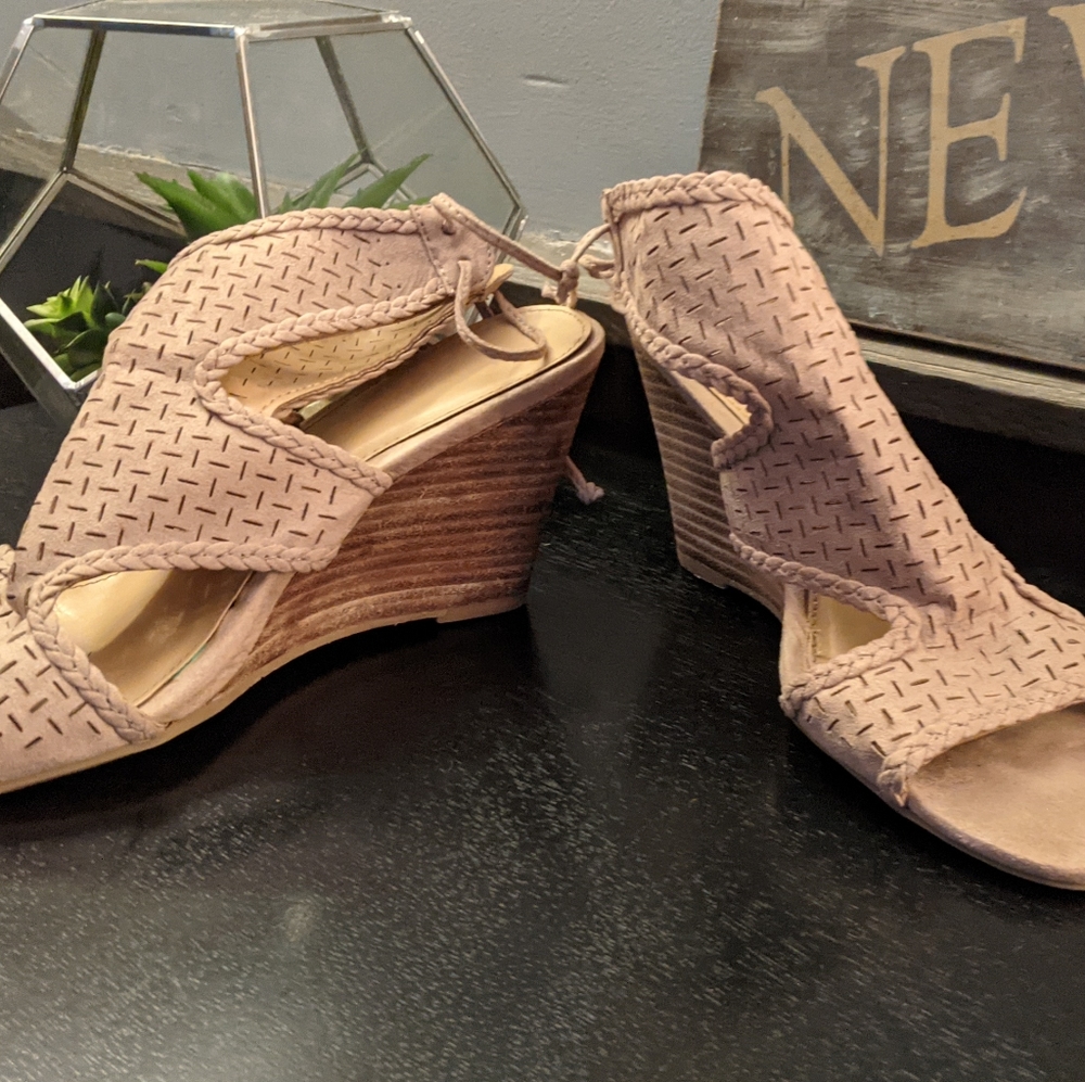 Report sandals